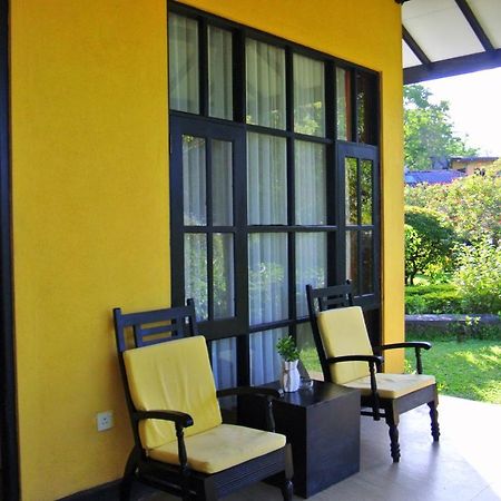 Flower Garden Lake Resort Tissamaharama Bagian luar foto