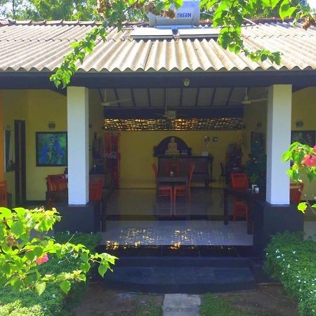 Flower Garden Lake Resort Tissamaharama Bagian luar foto