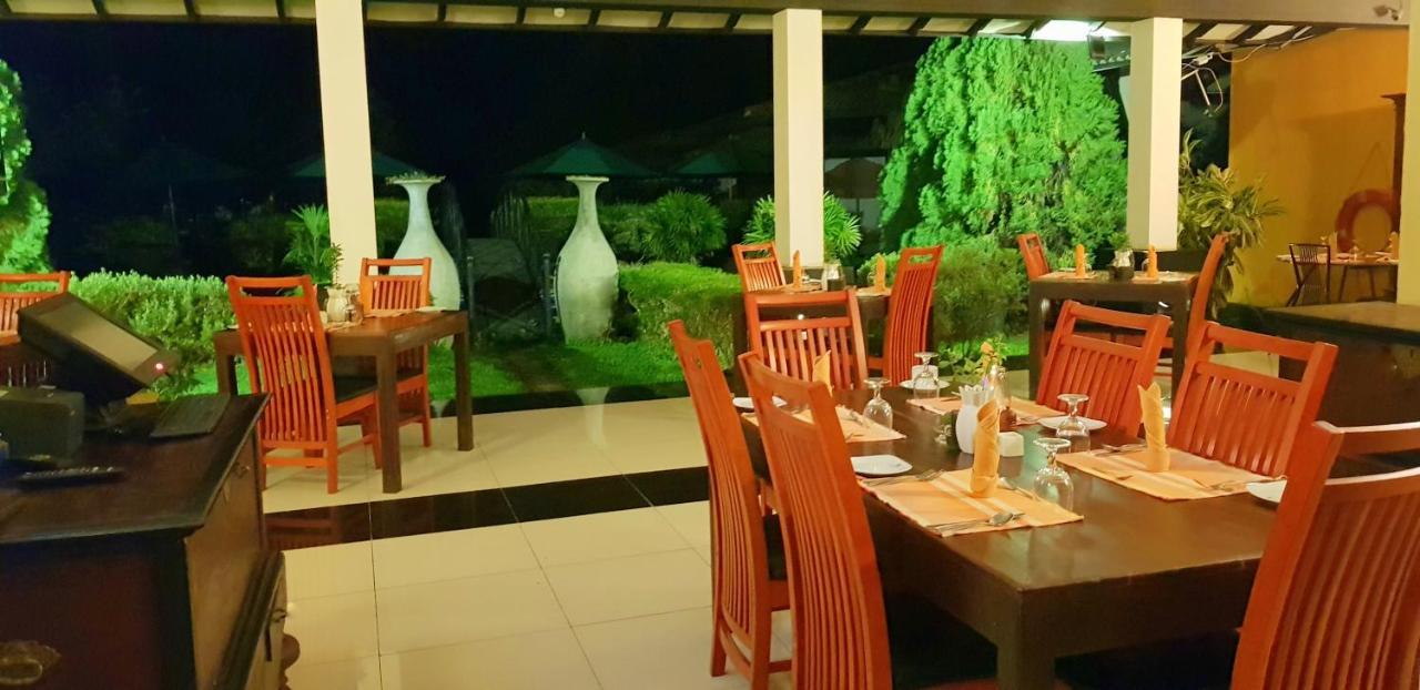 Flower Garden Lake Resort Tissamaharama Bagian luar foto