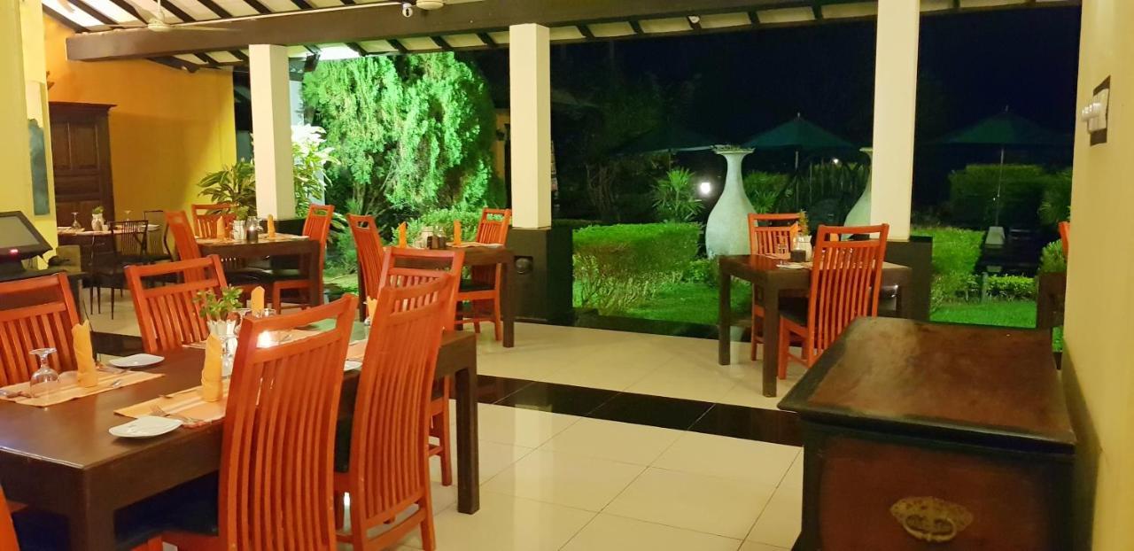 Flower Garden Lake Resort Tissamaharama Bagian luar foto