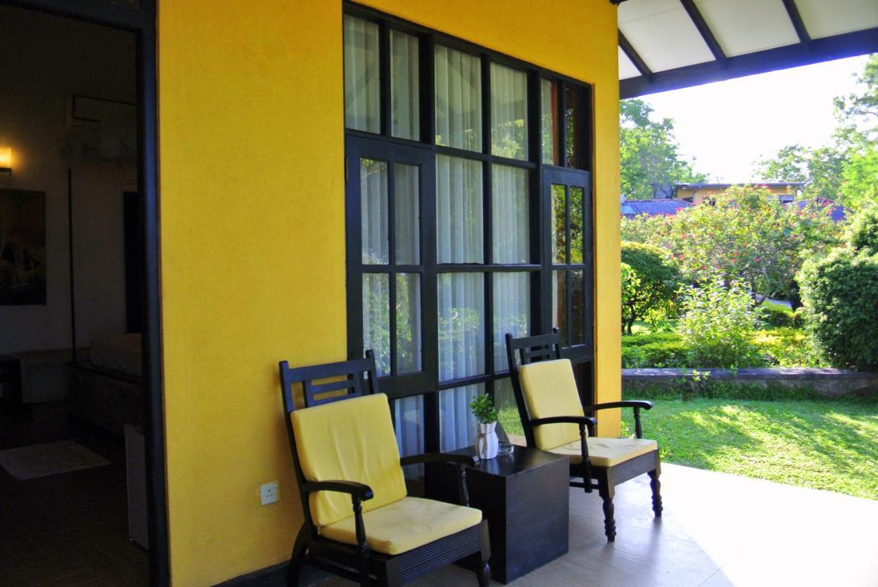 Flower Garden Lake Resort Tissamaharama Bagian luar foto