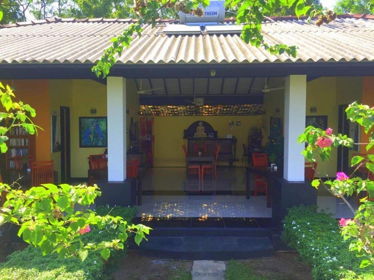Flower Garden Lake Resort Tissamaharama Bagian luar foto
