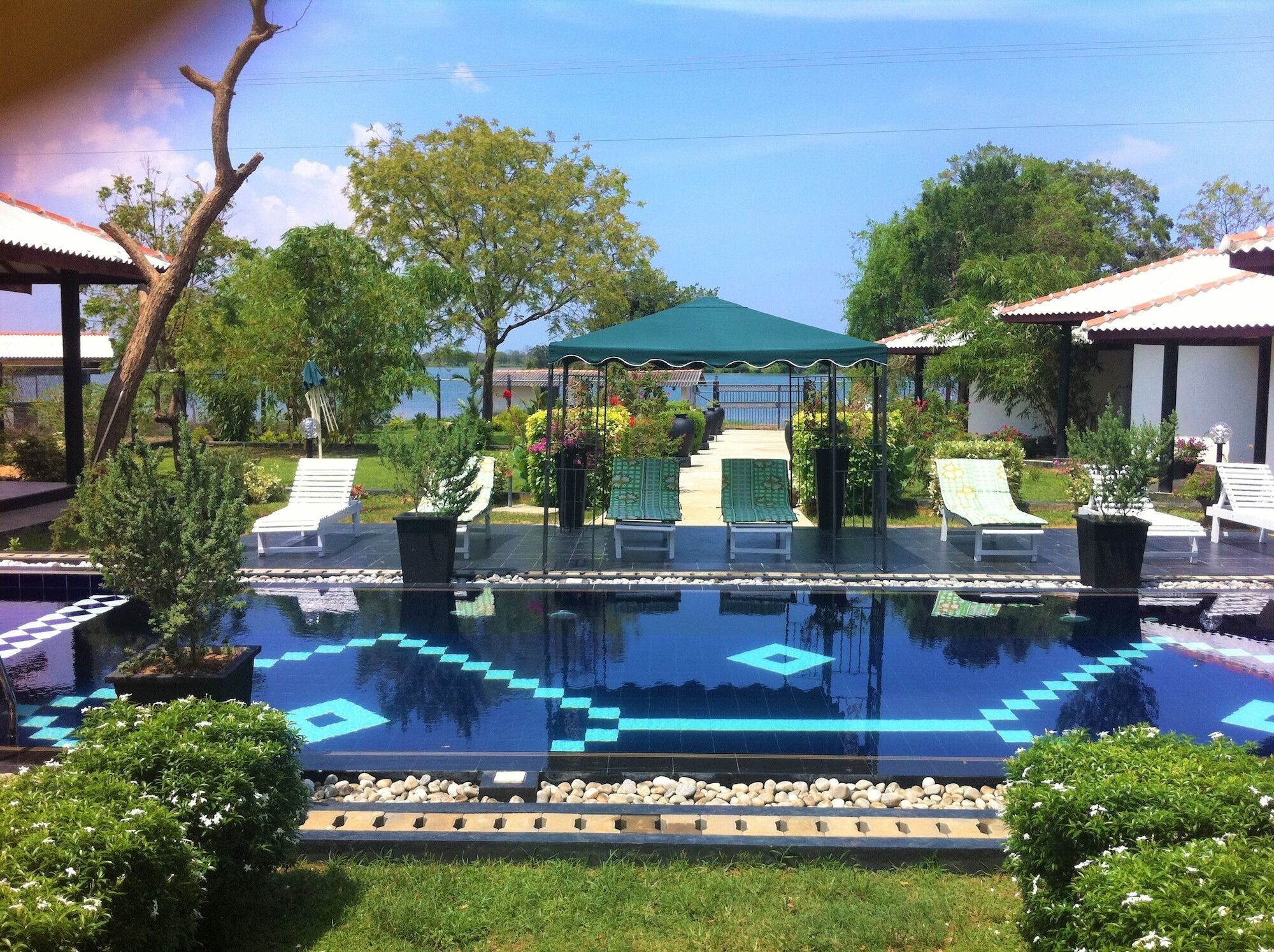 Flower Garden Lake Resort Tissamaharama Bagian luar foto