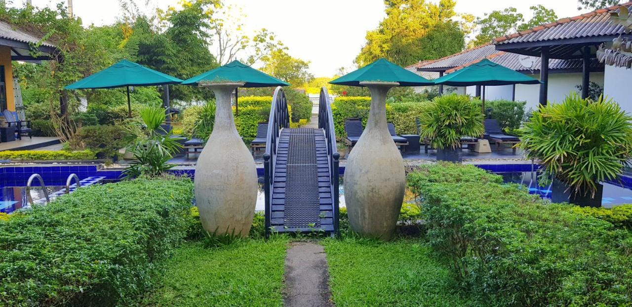 Flower Garden Lake Resort Tissamaharama Bagian luar foto