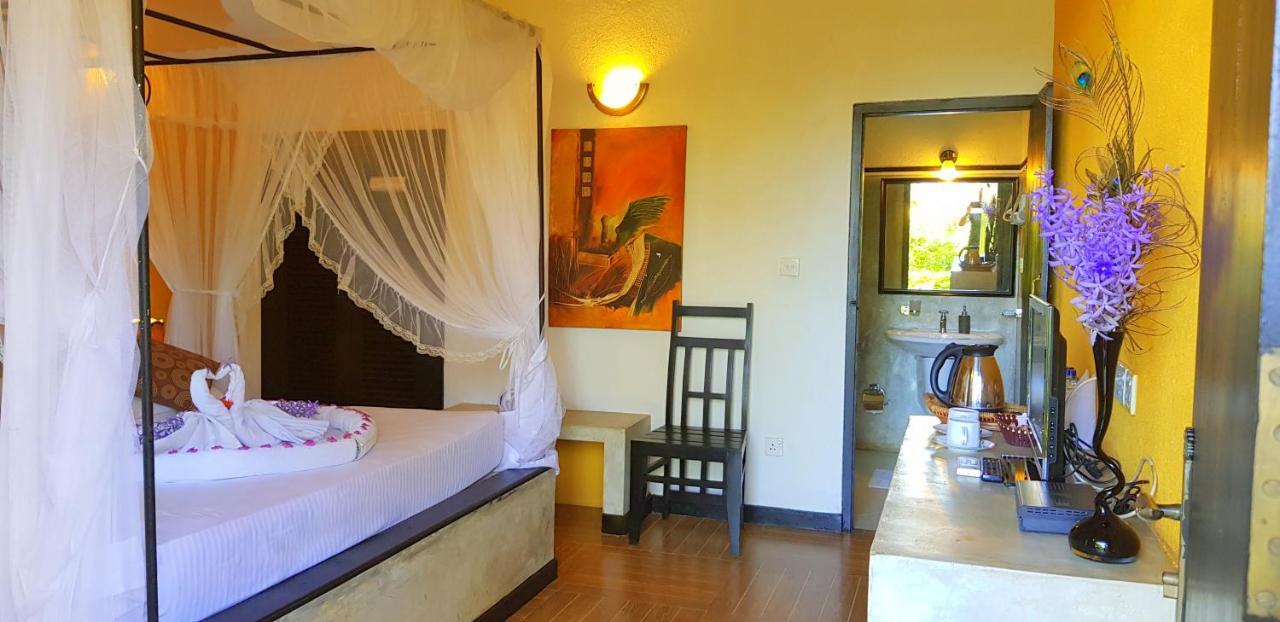 Flower Garden Lake Resort Tissamaharama Bagian luar foto