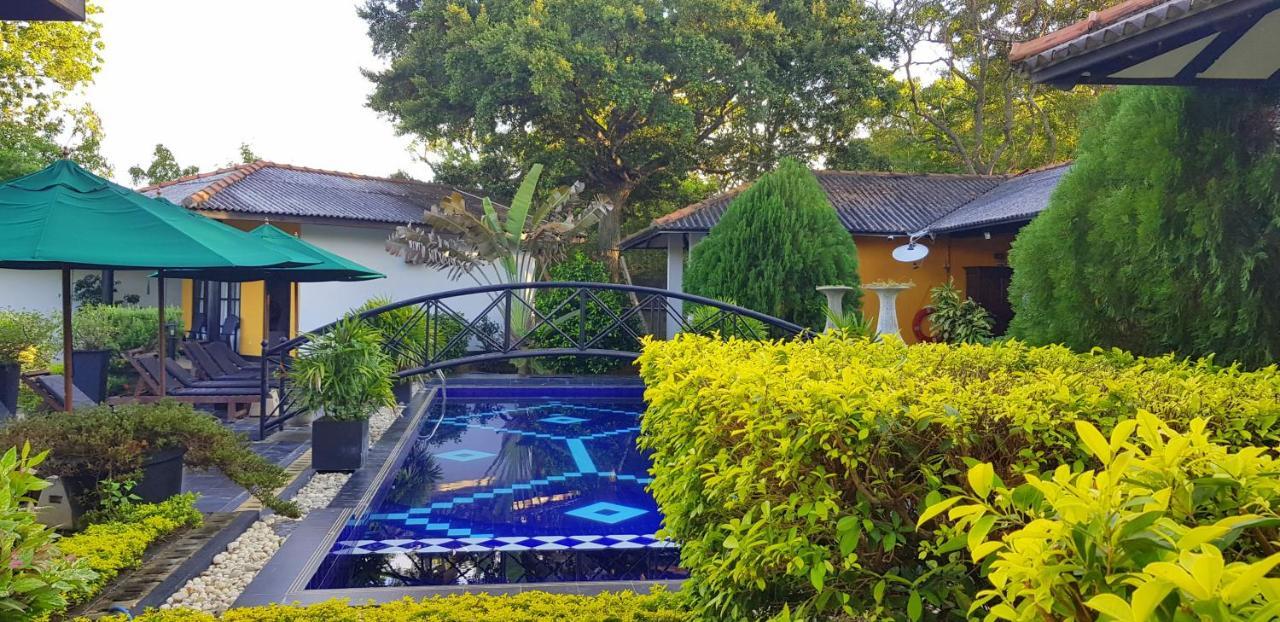 Flower Garden Lake Resort Tissamaharama Bagian luar foto